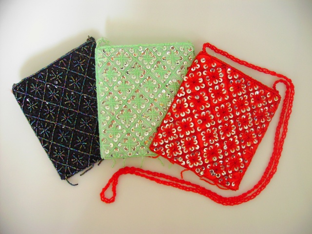 Pochette carre en perles